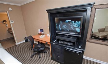 Best Western Plus Royal Sun Inn & Suites