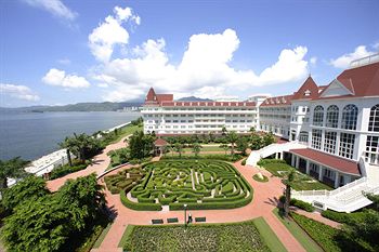 Hong Kong Disneyland Hotel